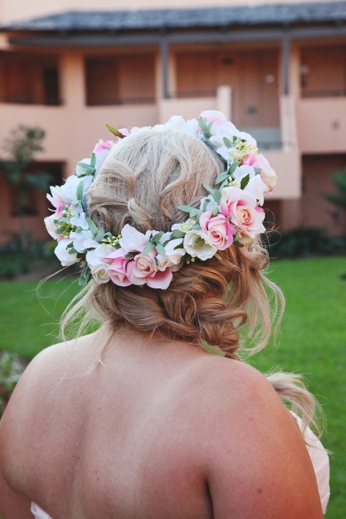 Brides floral crown by Sashsa Rose